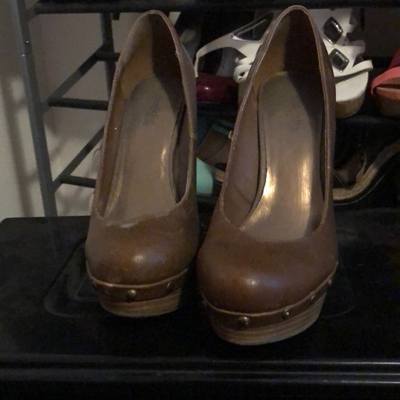 Heels - Picture 3 of 3